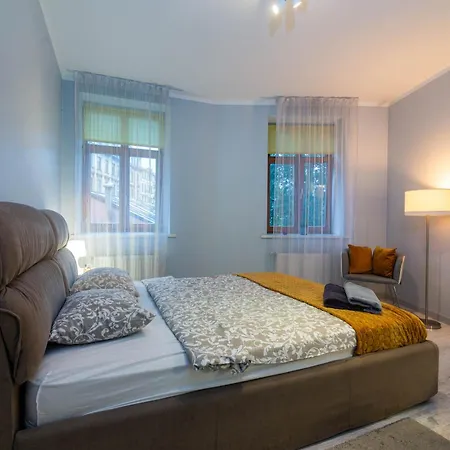 Modern In Center Apartmán *